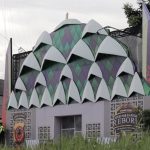 Posyan mudik Lebaran 2023 dibangun dengan desain mirip Masjid Al Jabbar berdiri kokoh dan megah di sekitar Pintu Tol Padalarang, Kabupaten Bandung Barat. (SOULKING/JABAR EKSPRES)