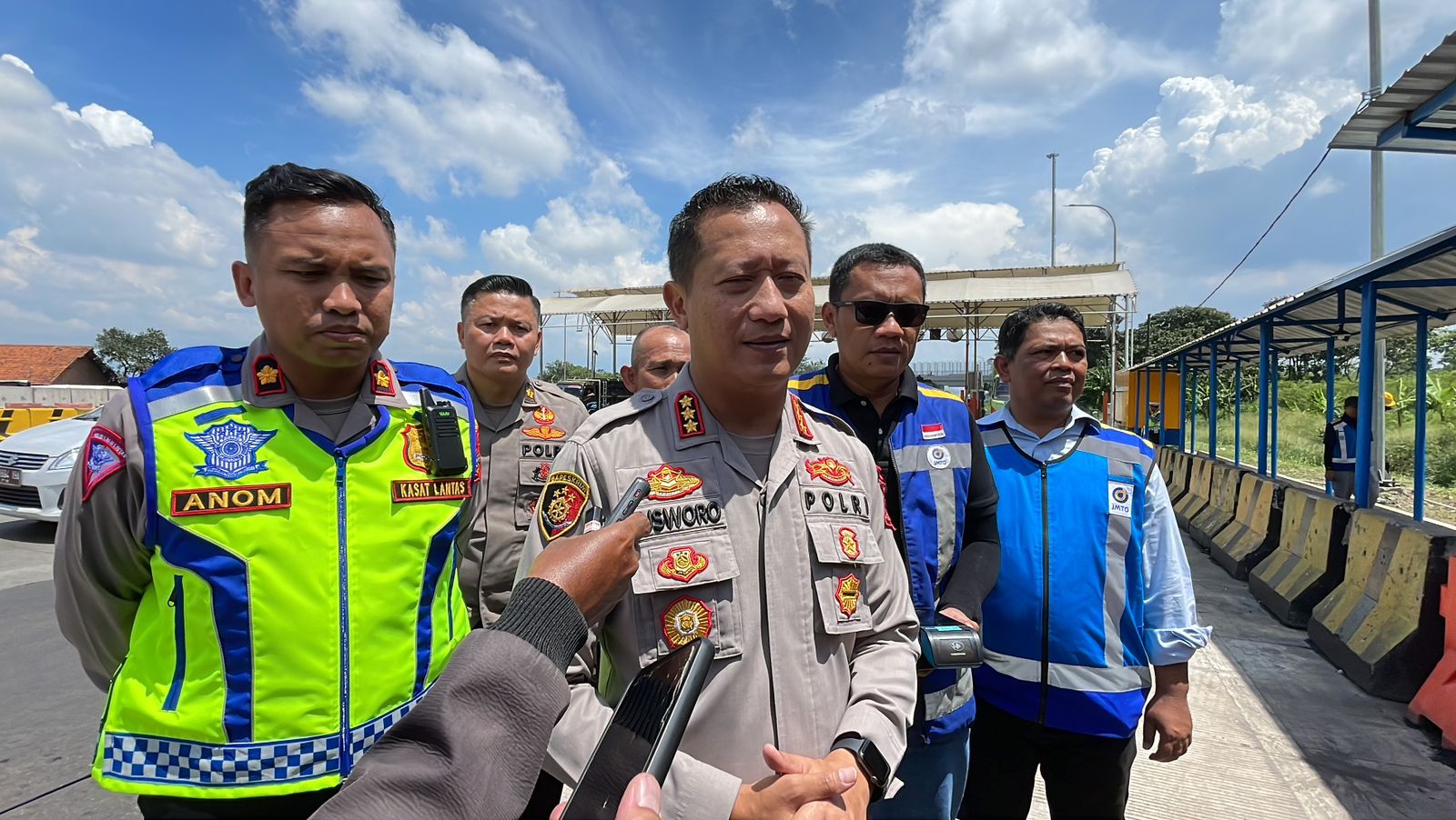 Polresta Bandung Siapkan Call Centre 110 Untuk Informasi Kepadatan Kendaraan Bagi Masyarakat Yang Akan Mudik Lebaran Idul Fitri 2023. (AGI/JABAREKSPRES)