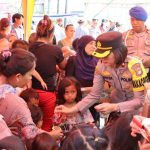 Tanjung Priok Port Police Entertains Children of Fire Victims