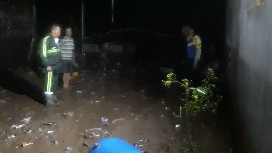 Akibat Hujan Deras, Dua Desa di Kecamatan Cicalengka Terendam Banjir. Foto Dok. Polsek Cicalengka