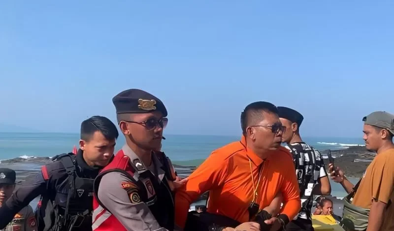 SAR team: Rescuing Bogor Tourists Nearly Drowned in the Sea