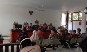 Dok. Suasana persidangan Mantan Bupati Cirebon, Sunjaya Purwadisastra di PN Bandung, Senin (3/3). Foto. Sandi Nugraha.