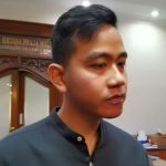 Wali Kota Surakarta Gibran Rakabuming Raka saat memberikan keterangan kepada wartawan di Solo, Selasa (4/4/2023). ANTARA/Aris Wasita