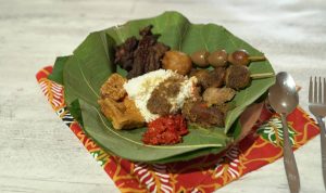 Sepotong Sejarah Kelam Indonesia dalam Nasi Jamblang Makanan Khas Cirebon