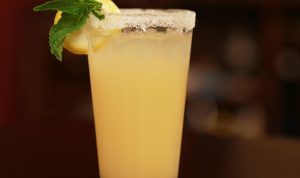 Resep Minuman Yakult Lemonade yang Segar dan Menyehatkan/Foto; Pexels (DESIGNbyJA)
