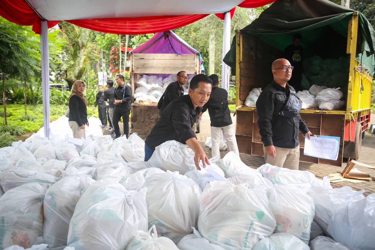 Pemkot Distribusikan 8.000 paket sembako, ke 30 Kecamatan di Kota Bandung