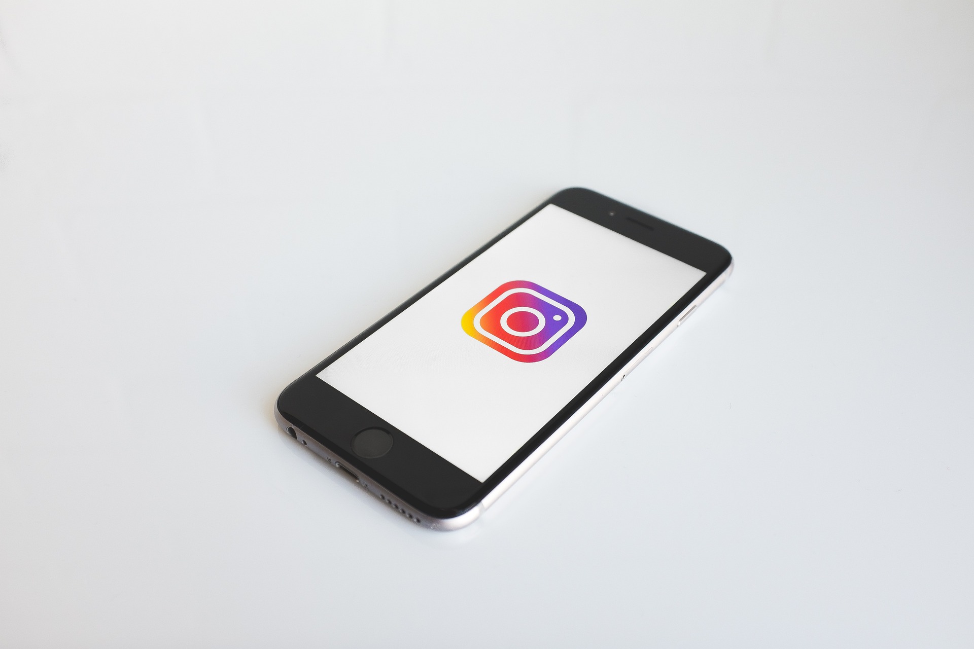 Ilustrasi Fitur Instagram 'Restrict Account' dan cara melakukannya/ Pixabay/Minakel2003