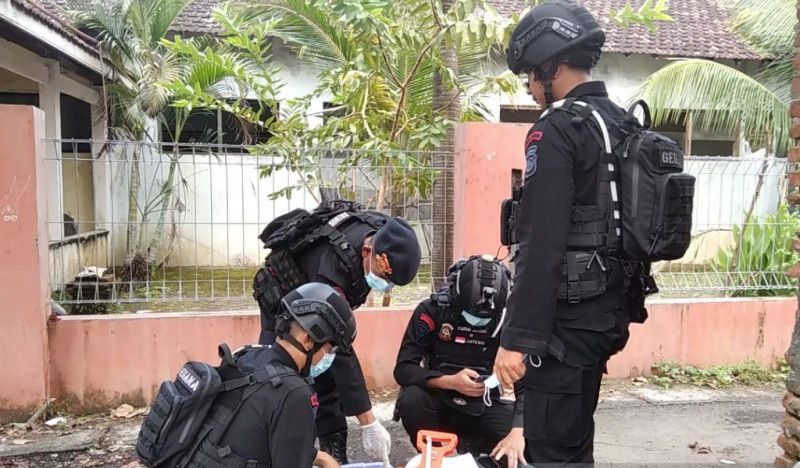 Central Java Police Gegana Team Conducts Crime Scene of Firecracker Powder Explosion