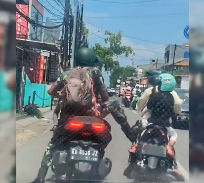 Viral di Medsos TNI Tendang Pemotor yang Membonceng Anak