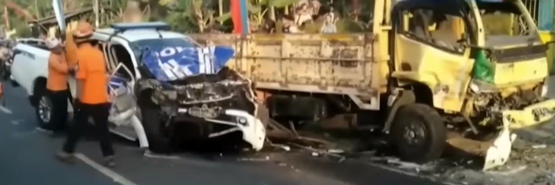 Kondisi kendaraan dari kecelakaan Beruntun Wabup Pangandaran (tangkapan layar Youtube)