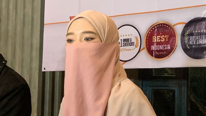 Inara Rusli Melepas Cadar Setelah Ditalak Virgoun, Warganet: Masha Allah