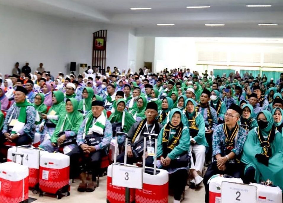 392 calon jemaah haji kloter 1 dari Kabupaten Bandung Barat dilepas Bupati Henky Kurniawan di halaman PUSDIKKAV Padalarang