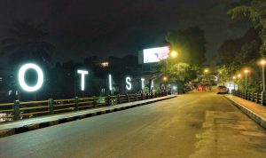 Suasana ruas Jalan Otto Iskandardinata (Otista) tepatnya di jembatan Otista, Kota Bogor pasca ditutup oleh Pemerintah Kota Bogor, Selasa (2/5) dini hari. (Yudha Prananda / Jabar Ekspres)