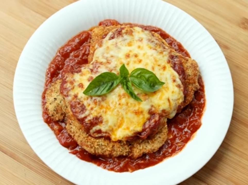 Menu Italia! Resep Chicken Parmesan Gurih dan Wangi