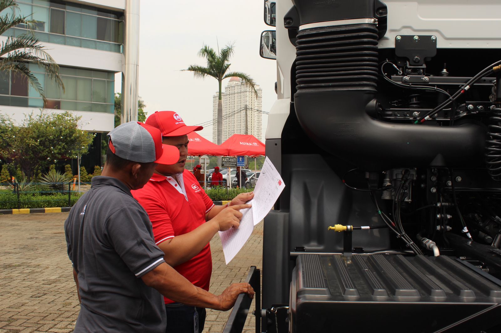 UD Trucks Indonesia Apresiasi 1000 Pengemudi di Gerai UD Trucks