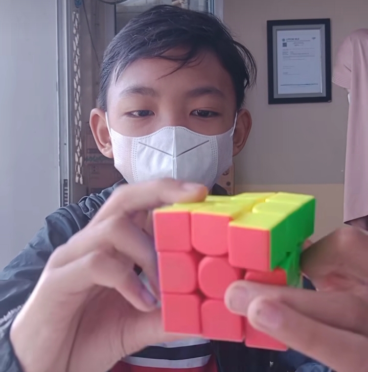 Rumus dan cara main rubik 3 x 3 yang cepat dan mudah dihafal.