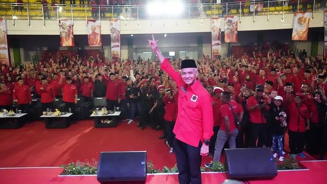 Calon presiden, Ganjar Pranowo hadir dalam kegiatan rapat konsolidasi PDI Perjuangan Jawa Barat, di Gor Sport Center Arcamanik, Minggu 14 Mei 2023.