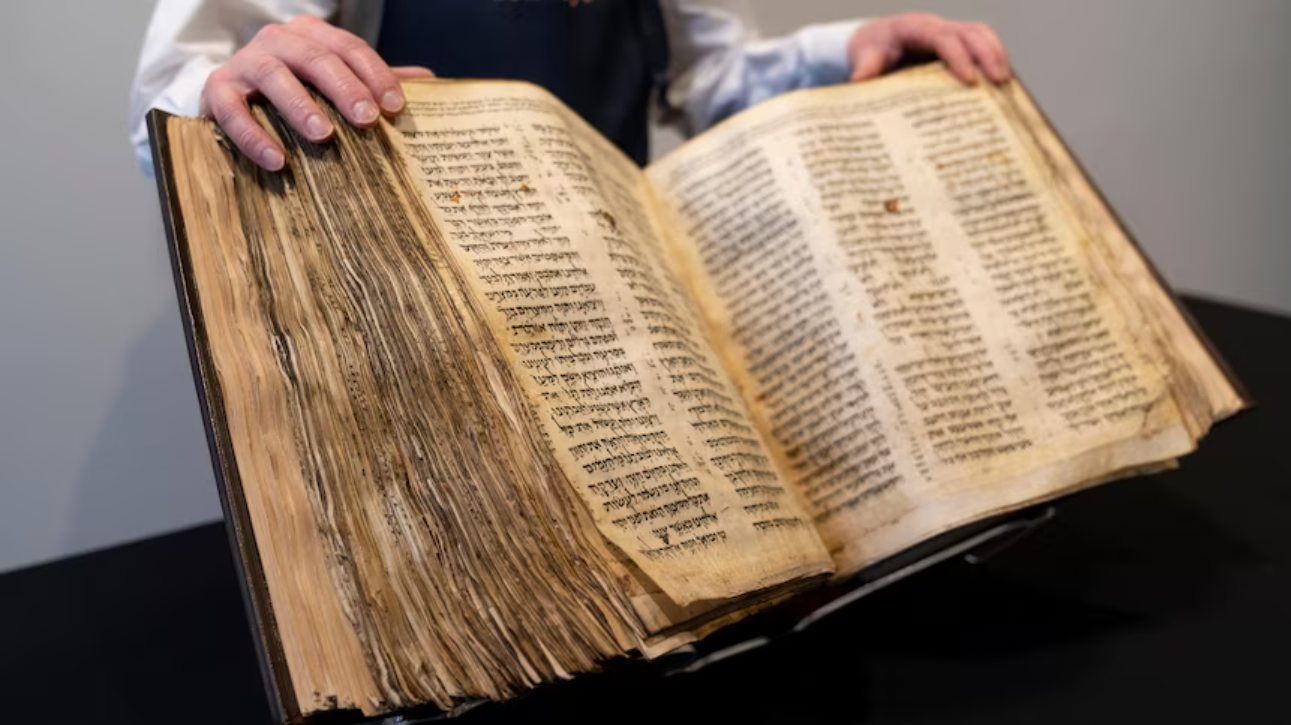 Alkitab Ibrani yang berusia 1.100 tahun