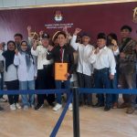 Biben Fikriana melakukan pendaftaran ke Komisi Pemilihan Umum (KPU) Jawa Barat (Jabar) untuk mencoba peruntungannya sebagai DPD RI.