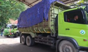 Cerita pilu dialami oleh salah satu sopir truk pengangkut sampah yang bertugas di Uniy Pelayanan Teknis (UPT) Kabupaten Bandung Barat.