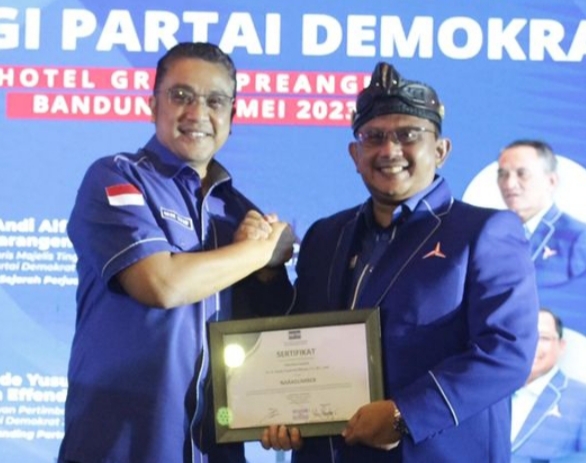 Dede Yusuf bersama Ketua DPD Demokrat Jawa Barat Anton Sukartono Suratto saat Dikpol dan Rakerda di Bandung.(istimewa)