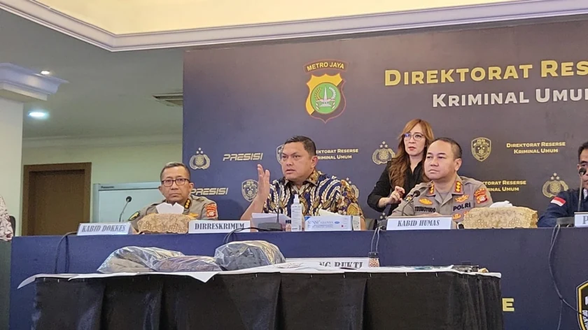 Dirreskrimum Polda Metro Jaya Kombes Pol Hengki Haryadi sebut 3 orang di Lampung diamankan terkait senjata tersangka penembakan Kantor Pusat MUI. PMJ News/Fajar.