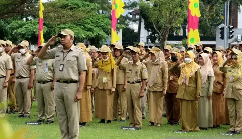 10 Golongan Pensiunan PNS Ini Bakal Dapat Gaji ke 13 (sumber gambar: Antara/HO-Pemkot Jakbar)