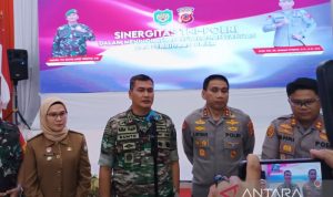 Pangdam III/Siliwangi Mayjen TNI Kunto Arief Wibowo memberi keterangan kepada media di Indramayu, Jawa Barat, Senin (15/5/2023). ANTARA/Khaerul Izan