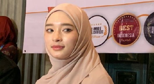 Istri Virgoun, Inara Rusli Lepas Cadar untuk Jadi BA Skincare Ini