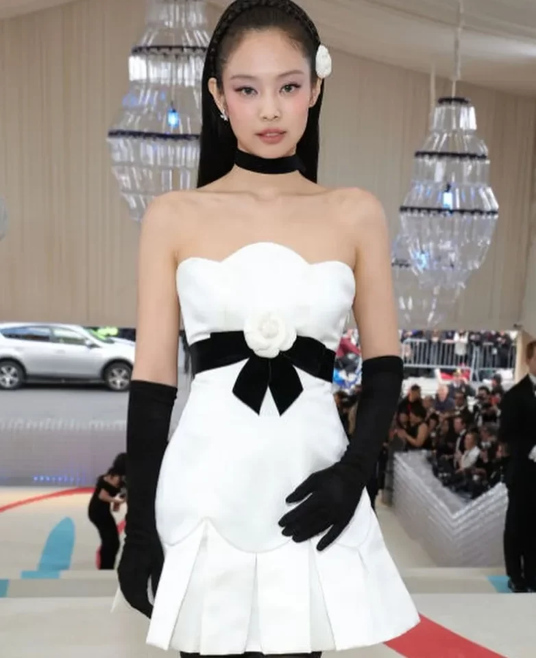 Jennie BLACKPINK Debut di Met Gala 2023 Dengan Kostum Vintage!