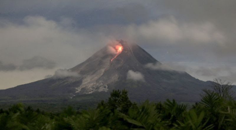 Mount Merapi Launched Incandescent Lava 15 Times