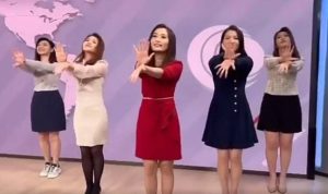 Lima Pembawa Berita Dihukum Setelah Menarikan Lagu Jisoo "Flower"