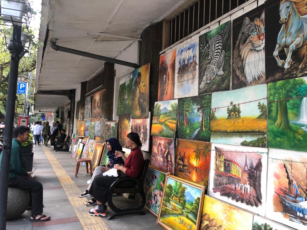 Lukisan yang Berjejer di Sepanjang Jalan Braga