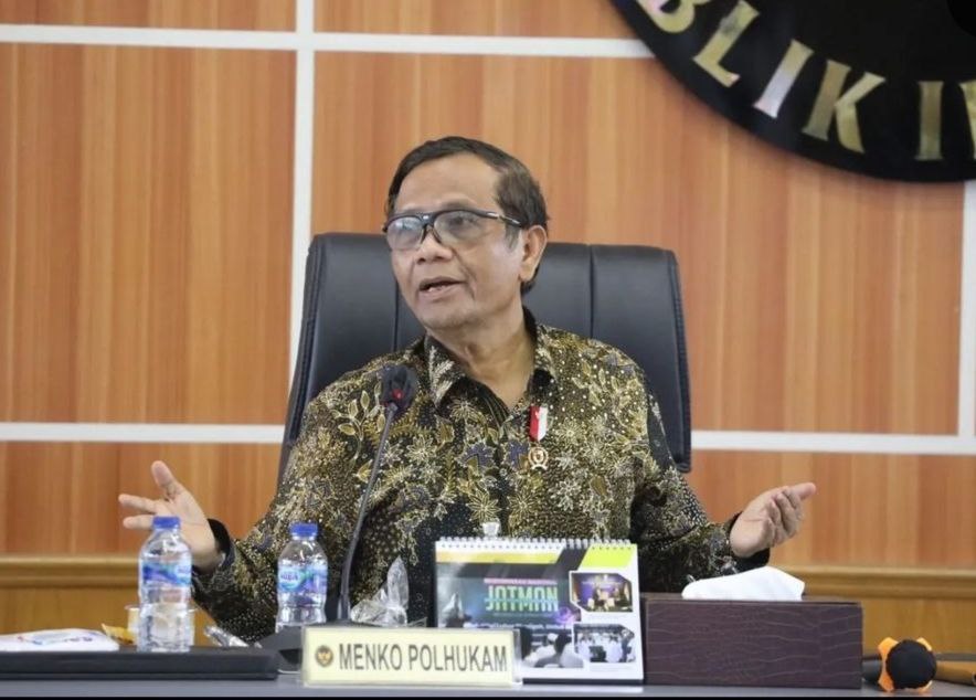 Menko Polhukam RI, Mahfud MD mengungkapkan alasan mengapa Lesbian, Gay, Biseksual, dan Transgender (LGBT) di Indonesia tidak bisa ditangkap. Instagram/@mohmahfudmd.