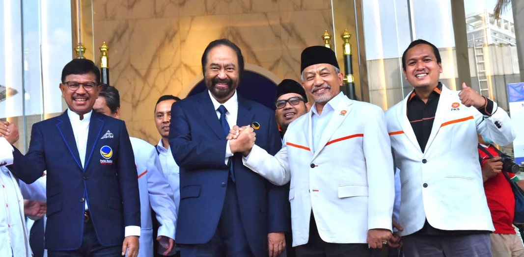 Johnny Plate (kiri) mendampingi Ketua Umum Partai Nasdem Surya Paloh saat menggelar pertemuan dengan Partai Keadilan Sejahtera (PKS) di Nasdem Tower, Jakarta, Rabu 11 Juni 2022. (DOK/PKS.ID)