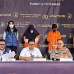Pasutri berinisial ABF (22) dan W (24) dibekuk polisi buntut penipuan tiket konser Coldplay Jakarta merugikan 60 korban hingga Rp257 juta. PMJ News/Fajar.