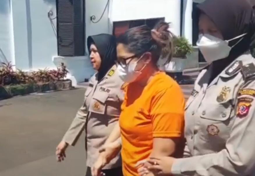 Pelaku penipu study tour yang digelar SMA 21 Kota Bandung akhirnya berhasil ditangkap oleh jajaran Polrestabes setelah bawa kabur uang siswa