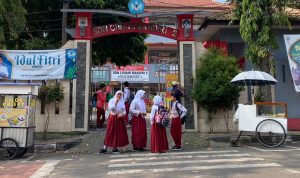 Pemerintah Kota Cimahi melalui Dinas Pendidikan Kota Cimahi melaksakan sistem Penerimaan Peserta Didik Baru (PPDB) untuk SD dan SMP.
