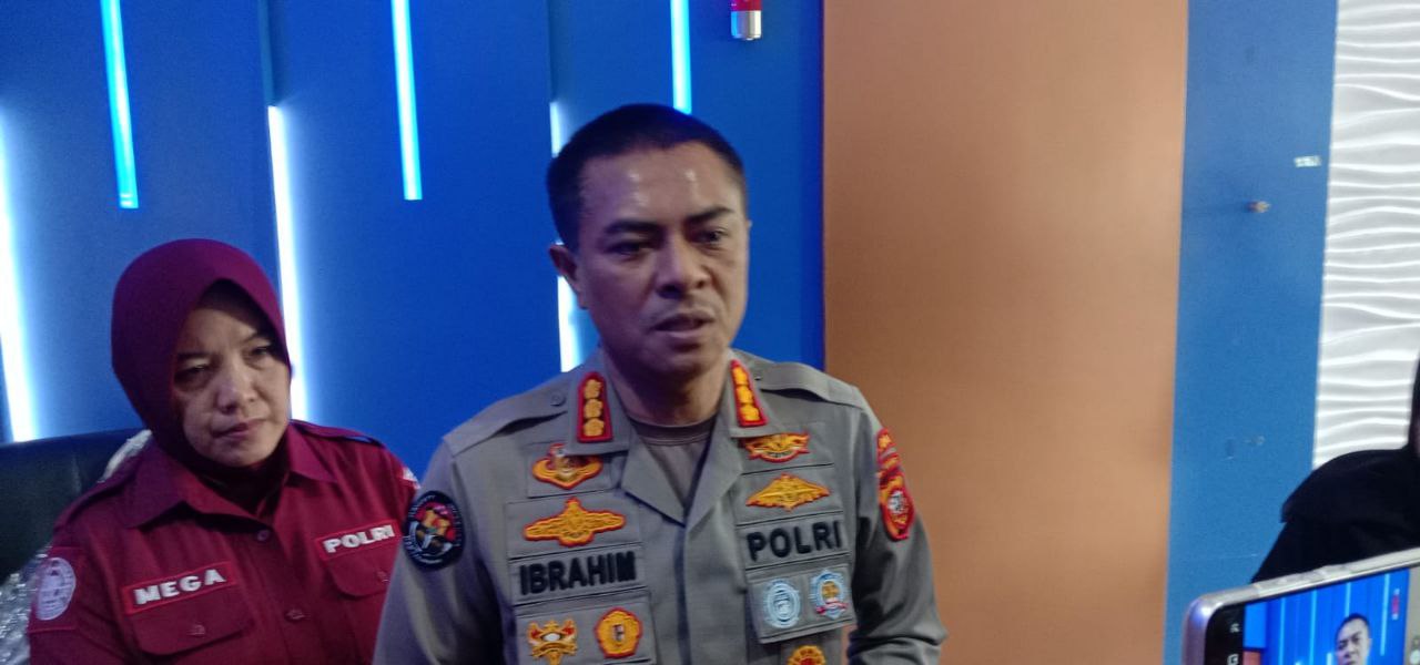 Polda Jabar menegaskan kasus pembunuhan ibunda anggota DPR RI akibat dibunuh oleh ART di Kabupaten Indramayu, Jawa Barat masih didalami. Sandi Nugraha/JabarEkspres.