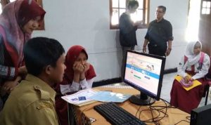 Saat ini pada 22 Mei 2023 Penerimaan Peserta Didik Baru atau PPDB 2023 untuk Sekolah Menengah Pertama (SMP) di Kota Bandung sudah dibuka.