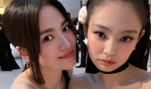 Jennie BLACKPINK dan Song Hye Kyo Foto Bareng di Met Gala 2023/Foto: Instagram (@jinyoungzooo0