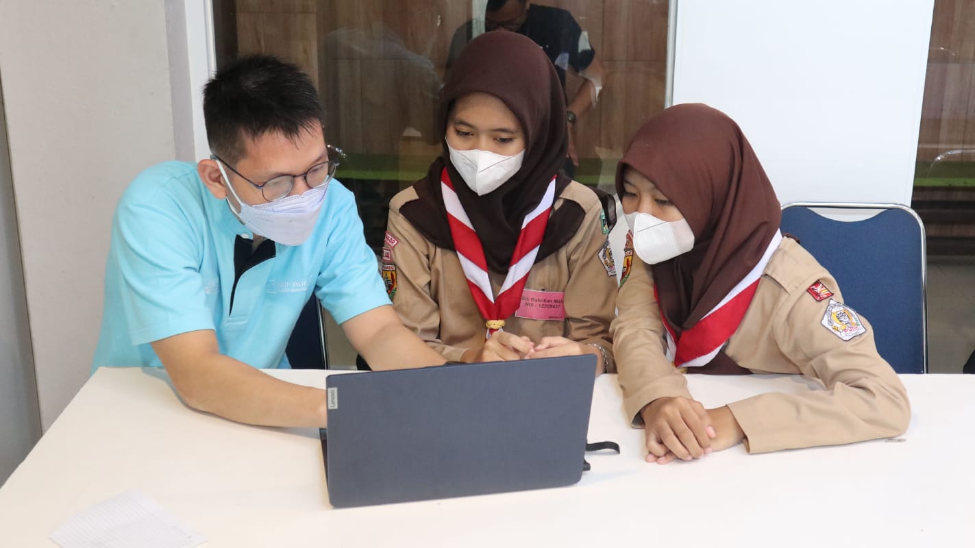 Sebanyak 375 siswa SMASMK di Jawa Barat, Banten, Jawa Tengan dan Papua mendapat pelatihan literasi digital oleh PT BNP Paribas