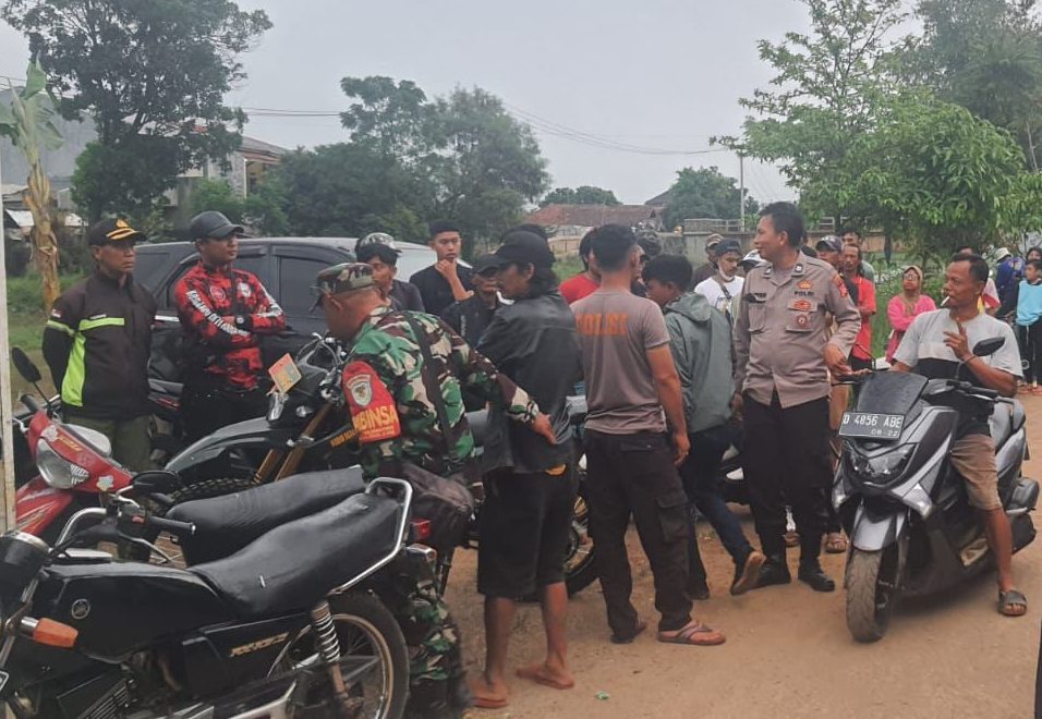 Seorangan pemain kesenian Kuda Lumping dikabarkan hilang setelah kerasukan dan melompat ke Sungai Citarum ketika melakukan latihan seni