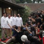Setelah Prabowo Subianto berkunjung ke kediaman Wiranto pada momen lebaran Idul Fitri lalu, kini keduanya kembali bertemu di Hambalang.