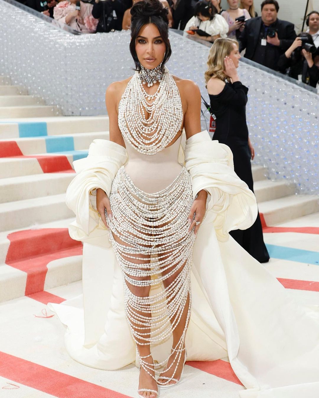 Penampilan Kakak Adik The Kardashians di Met Gala 2023 Curi Perhatian, Kendal Hanya Menggunakan Gaun Tanpa Celana?