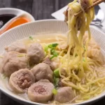 8 Rekomendasi Bakso Terenak di Bandung, Kuahnya Bikin Nagih!