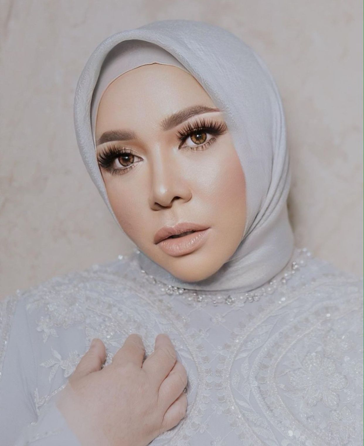 Lirik Lagu Bunda – Melly Goeslaw (Potret)