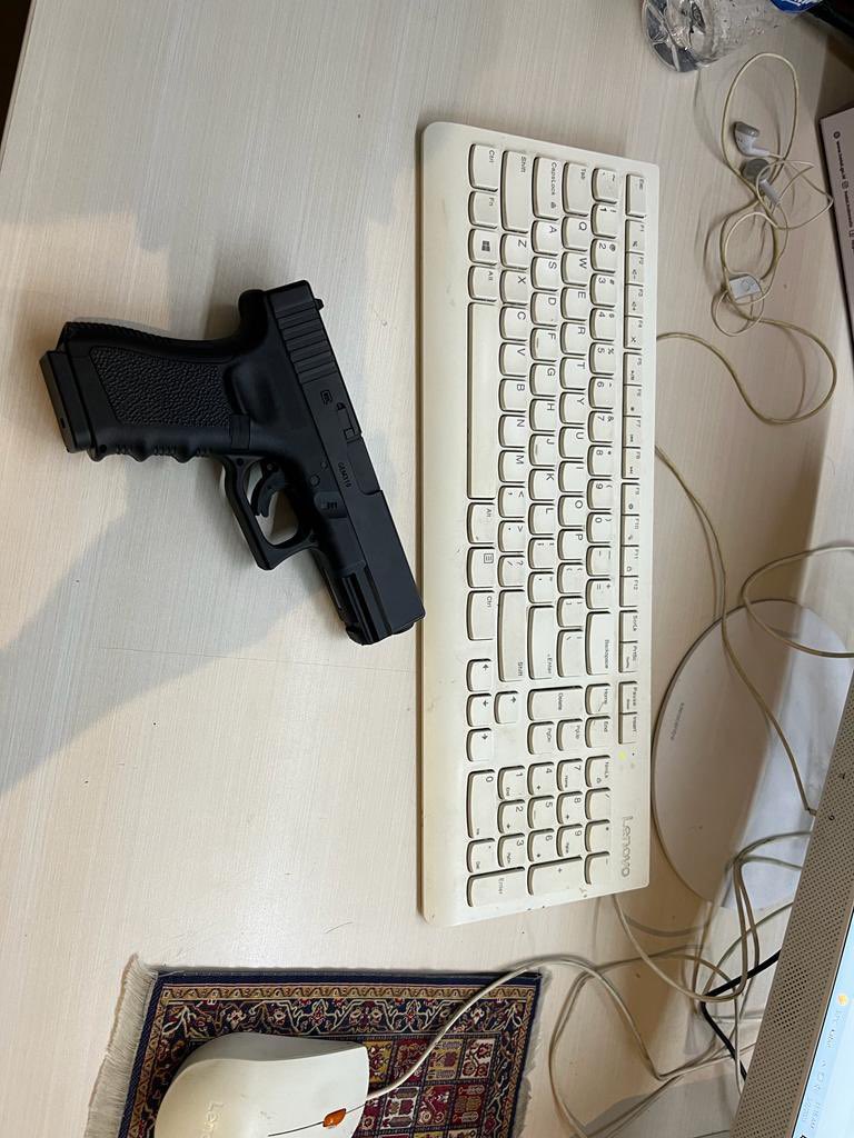 Airsoftgun yang digunakan pelaku penembakan di Kantor Pusat MUI