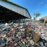 Pedagang Pasar Cileunyi Tulis Spanduk Larangan, Kesal Sampah Masih Menumpuk dan Menggunung. Foto Agi Jabarekspres