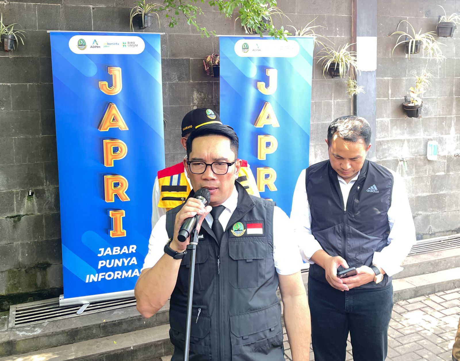 Dok. Gubernur Jawa Barat, Ridwan Kamil saat meninjau SMK 4 Padalarang, Kabupaten Bandung Barat. Selasa (16/22). Foto Jabarekspres